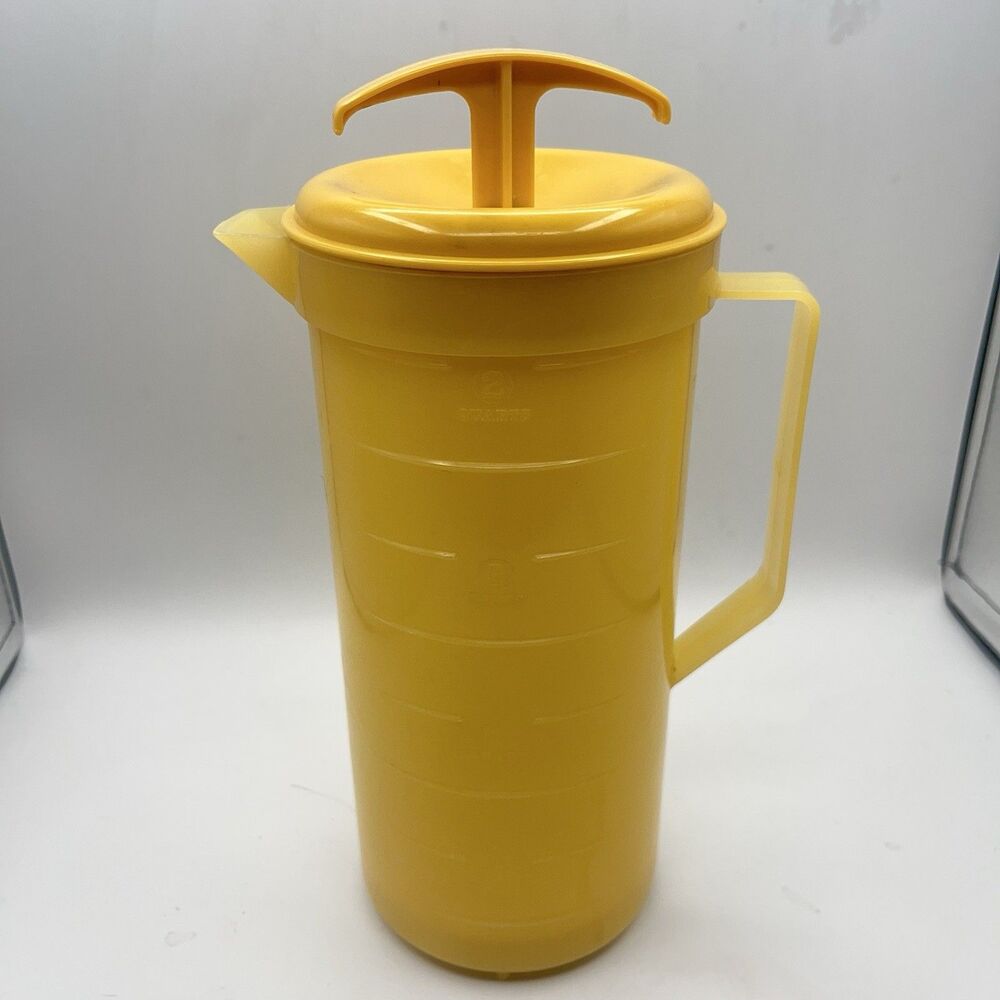 Federal Housewares Yellow Plastic Tea Lemonade Juice Pitcher Mixing Plunger 2 qt